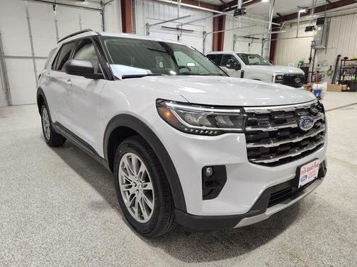 Space White Metallic 2026 Ford Explorer Active