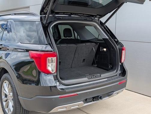 Agate Black Metallic 2022 Ford Explorer XLT