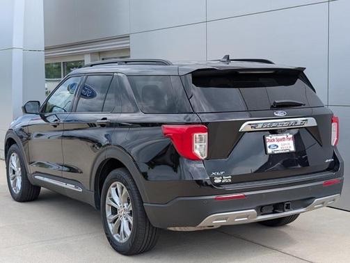 Agate Black Metallic 2022 Ford Explorer XLT