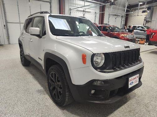 Glacier Metallic 2018 Jeep Renegade Altitude