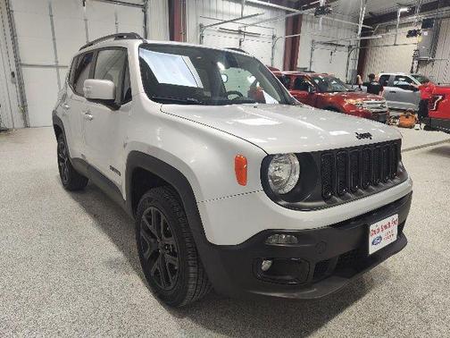 Glacier Metallic 2018 Jeep Renegade Altitude