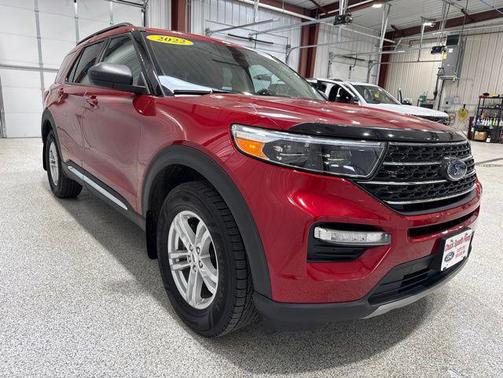 Rapid Red Metallic Tinted Clearcoat 2022 Ford Explorer XLT