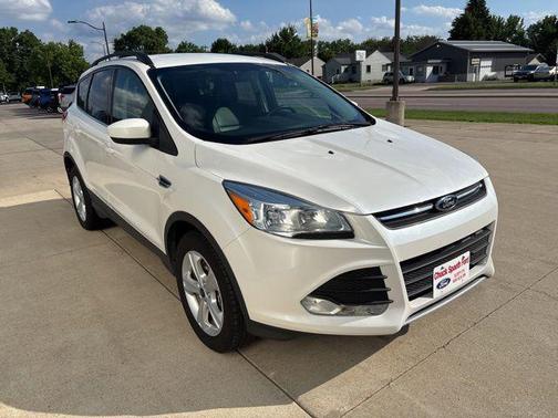 White Platinum Metallic Tri-Coat 2016 Ford Escape SE