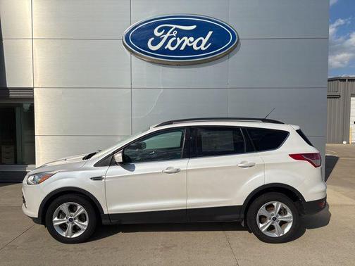 White Platinum Metallic Tri-Coat 2016 Ford Escape SE