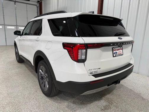 Star White Metallic Tri-Coat 2026 Ford Explorer Active