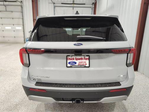 Space White Metallic 2026 Ford Explorer Platinum