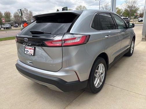 Iconic Silver Metallic 2023 Ford Edge SEL