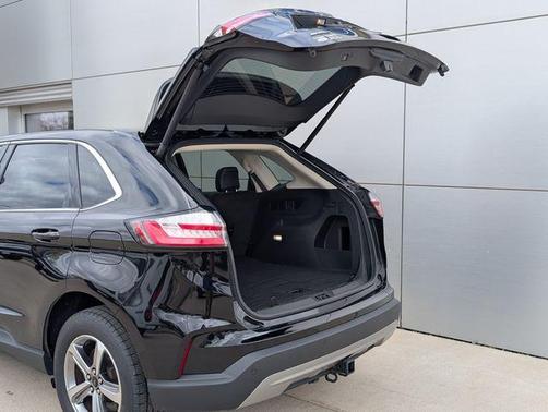 Agate Black Metallic 2024 Ford Edge SEL