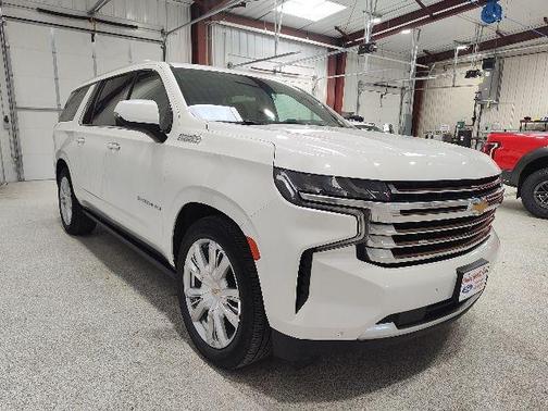 Iridescent Pearl Tricoat 2023 Chevrolet Suburban 4WD High Country