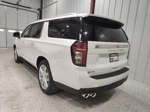 Iridescent Pearl Tricoat 2023 Chevrolet Suburban 4WD High Country