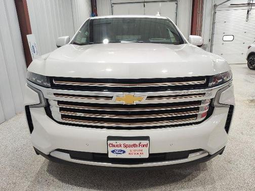 Iridescent Pearl Tricoat 2023 Chevrolet Suburban 4WD High Country