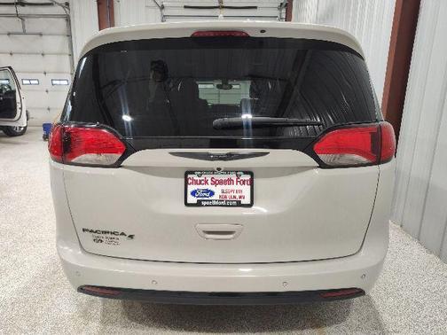 Luxury White Pearlcoat 2020 Chrysler Pacifica Touring-L Plus