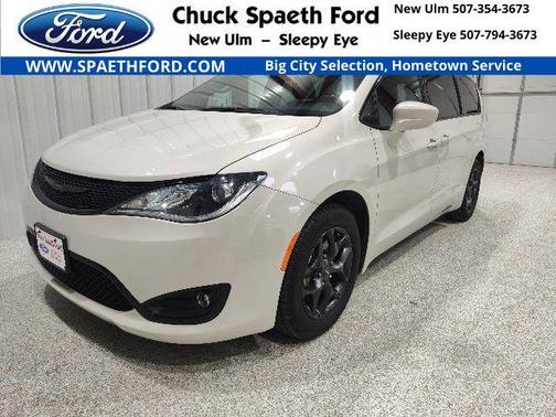 Luxury White Pearlcoat 2020 Chrysler Pacifica Touring-L Plus