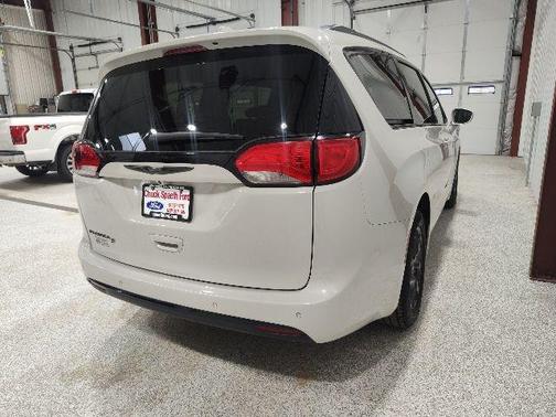 Luxury White Pearlcoat 2020 Chrysler Pacifica Touring-L Plus