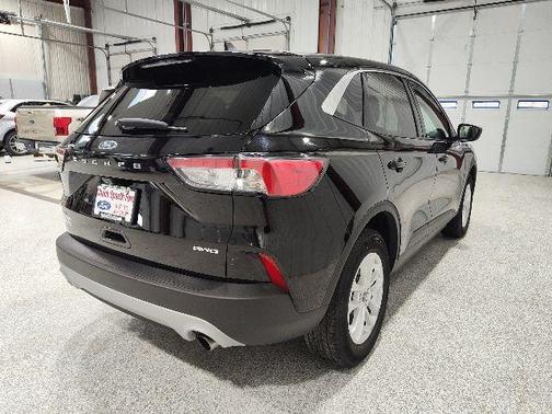 Agate Black Metallic 2022 Ford Escape SE