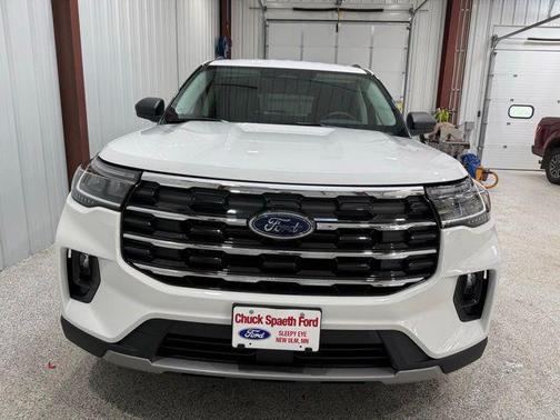 Star White Metallic Tri-Coat 2026 Ford Explorer Active