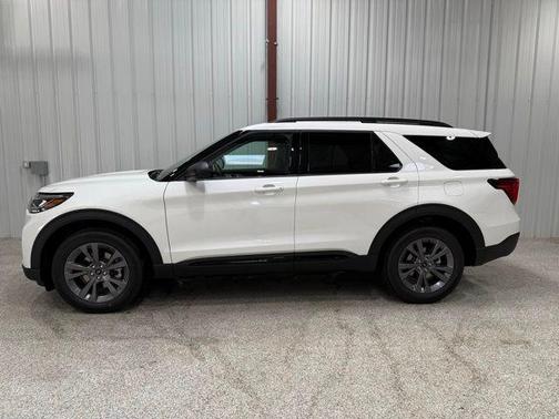 Star White Metallic Tri-Coat 2026 Ford Explorer Active