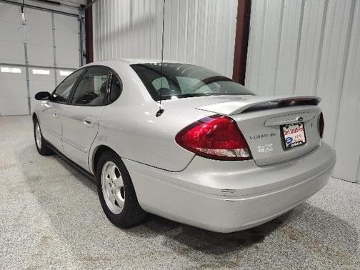 2005 Ford Taurus SE