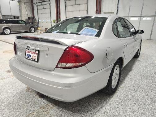 2005 Ford Taurus SE