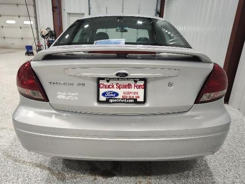 2005 Ford Taurus SE