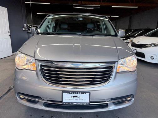 2016 Chrysler Town & Country Touring