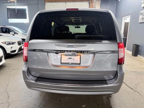 2016 Chrysler Town & Country Touring