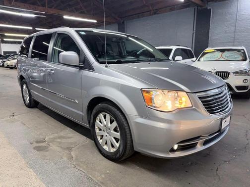 2016 Chrysler Town & Country Touring