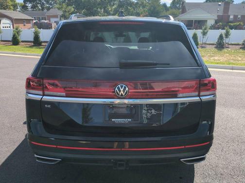 Deep Black Pearl 2024 Volkswagen Atlas 2.0T SE w/Technology