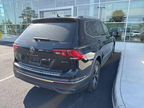 Deep Black Pearl 2022 Volkswagen Tiguan 2.0T SE 4MOTION