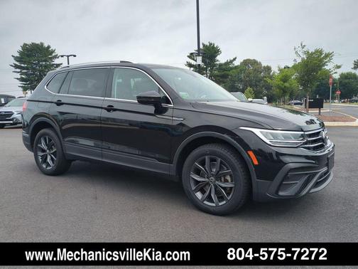 Deep Black Pearl 2022 Volkswagen Tiguan 2.0T SE 4MOTION