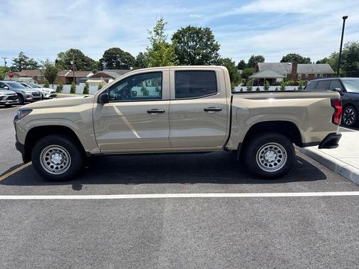 Sand Dune Metallic 2024 Chevrolet Colorado WT