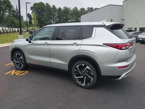 Alloy Silver Metallic 2024 Mitsubishi Outlander SE S-AWC