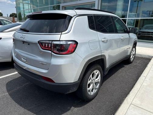 Silver Zynith Metallic Clearcoat 2024 Jeep Compass Latitude