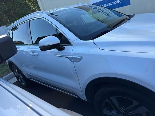 Snow White Pearl 2023 Kia Sorento Hybrid EX