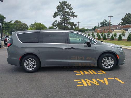 Ceramic Gray Clearcoat 2025 Chrysler Pacifica L