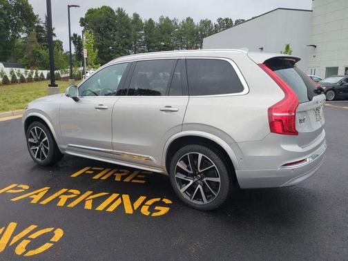 Silver Dawn Metallic 2023 Volvo XC90 B6 Plus 7-Seater