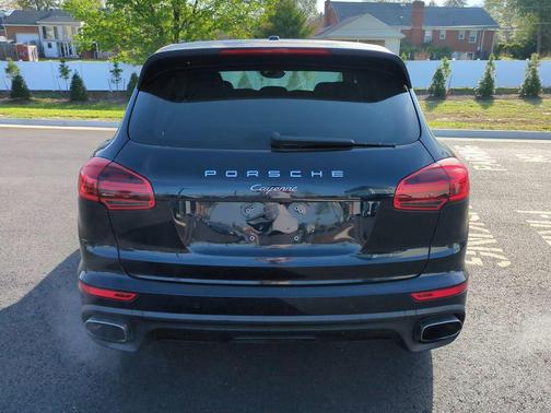 Moonlight Blue Metallic 2018 Porsche Cayenne Cayenne