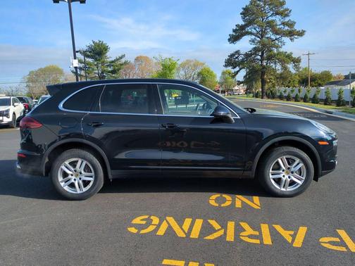 Moonlight Blue Metallic 2018 Porsche Cayenne Cayenne
