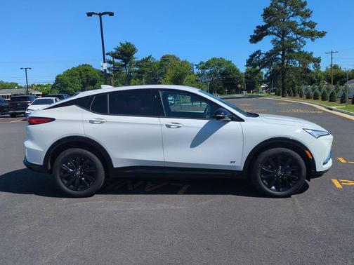 Summit White 2025 Buick Envista Sport Touring FWD