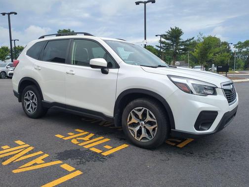 Crystal White Pearl 2021 Subaru Forester Premium