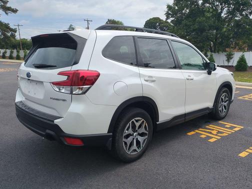 Crystal White Pearl 2021 Subaru Forester Premium