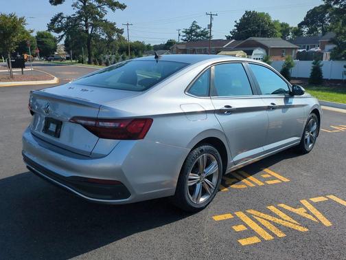 Pyrite Silver Metallic 2024 Volkswagen Jetta 1.5T SE