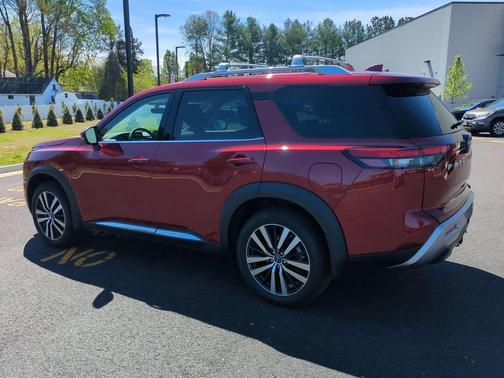 Scarlet Ember 2024 Nissan Pathfinder Platinum FWD