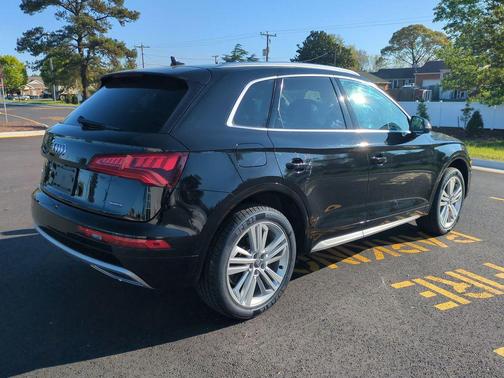 Black Metallic 2020 Audi Q5 45 Premium Plus