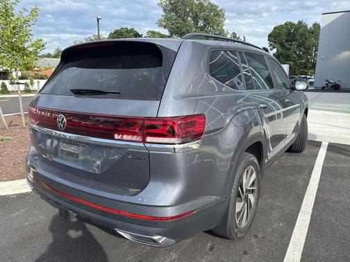 Platinum Gray Metallic 2024 Volkswagen Atlas 2.0T SE w/Technology 4MOTION