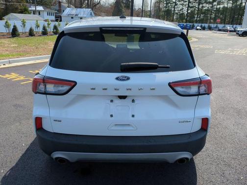 OXFORD WHITE 2022 Ford Escape SE