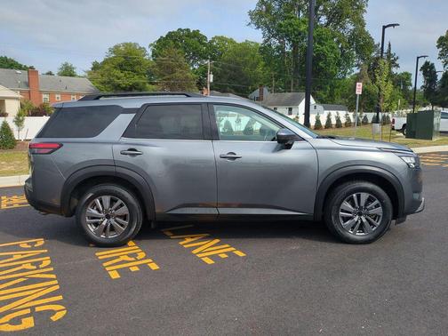 Gun Metallic 2024 Nissan Pathfinder SV FWD