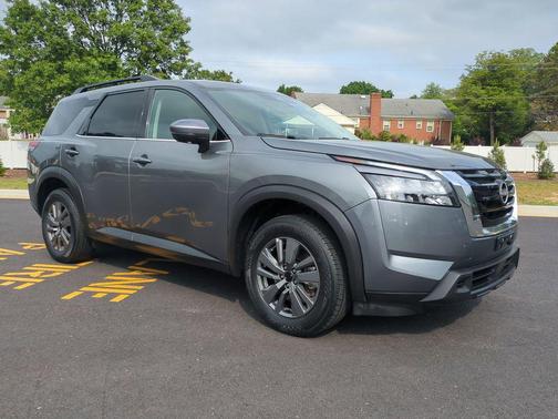 Gun Metallic 2024 Nissan Pathfinder SV FWD