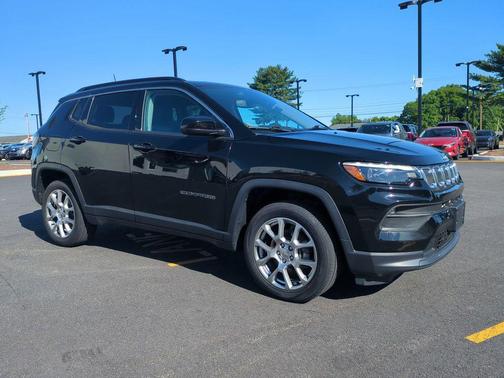 Diamond Black Crystal Pearlcoat 2022 Jeep Compass Latitude Lux