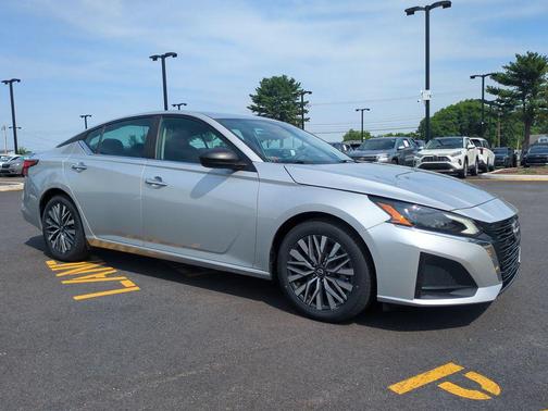 Brilliant Silver Metallic 2024 Nissan Altima 2.5 SV